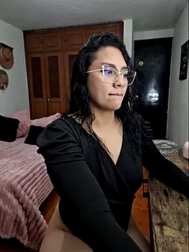 Snapshot of Thaliacooper_ chatting on September 28, 2025, 12:17 am Thaliacooper online show from September 28, 2025, 12:17 am