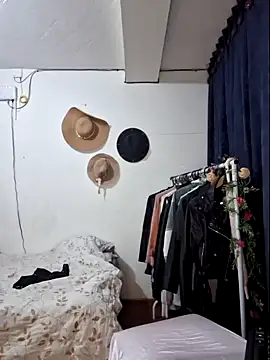 Snapshot of Thaliacooper_ chatting on January 26, 2025, 2:24 am Thaliacooper online show from January 26, 2025, 2:24 am