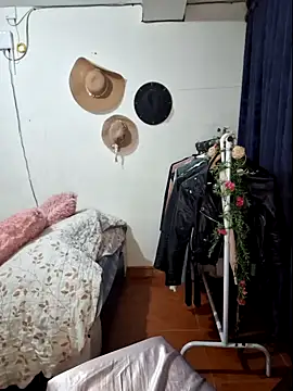 Snapshot of Thaliacooper_ chatting on January 25, 2025, 11:22 pm Thaliacooper online show from January 25, 2025, 11:22 pm