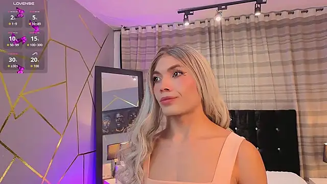 Snapshot of Megan_Do_Santos chatting on December 17, 2025, 8:36 pm Megan Do Santos online show from December 17, 2025, 8:36 pm