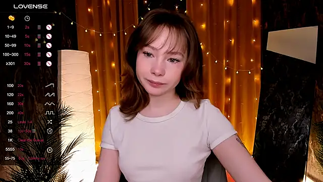 Snapshot of LanaBlu_ chatting on February 11, 2026, 2:33 am LanaBlu online show from February 11, 2026, 2:33 am