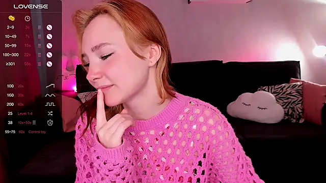 Snapshot of LanaBlu_ chatting on February 18, 2025, 5:20 am LanaBlu online show from February 18, 2025, 5:20 am