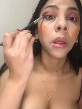 Snapshot of bellinii07 chatting on December 19, 2024, 1:28 am bellinii07 online show from December 19, 2024, 1:28 am