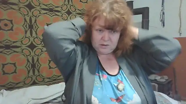 Snapshot of RoseRed69 chatting on October 3, 2025, 2:04 am RoseRed69 online show from October 3, 2025, 2:04 am