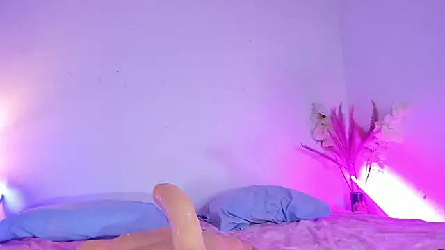 Snapshot of julieta_red2 chatting on February 25, 2025, 7:42 am julieta red2 online show from February 25, 2025, 7:42 am