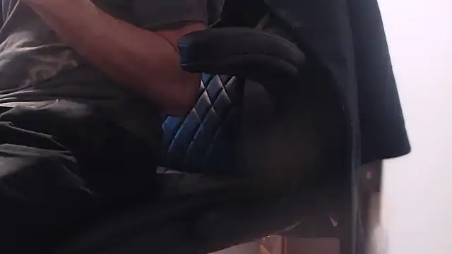 flexingplexico online show from March 8, 2025, 8:33 am