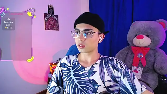 OwenBluee online show from July 16, 2026, 9:06 am
