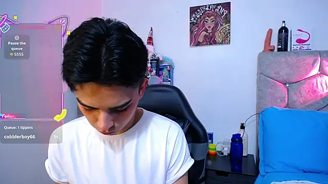 Snapshot of OwenBluee chatting on December 17, 2025, 11:26 am OwenBluee online show from December 17, 2025, 11:26 am