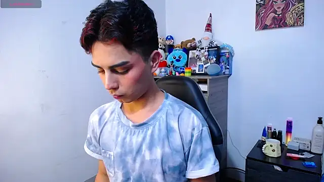 Snapshot of OwenBluee chatting on January 13, 2026, 5:00 am OwenBluee online show from January 13, 2026, 5:00 am