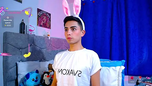 OwenBluee online show from October 28, 2025, 6:51 pm