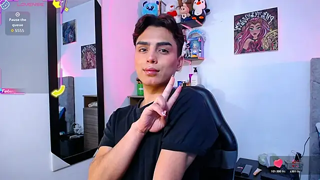 Snapshot of OwenBluee chatting on February 6, 2026, 7:04 am OwenBluee online show from February 6, 2026, 7:04 am