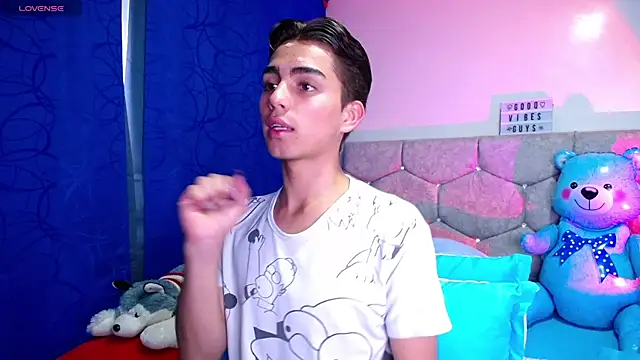 OwenBluee online show from February 7, 2025, 2:15 pm