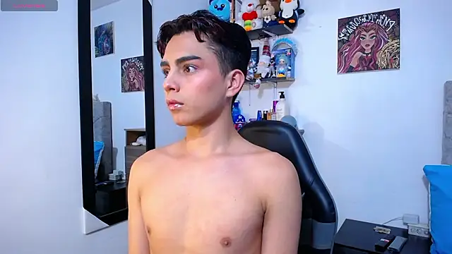 Snapshot of OwenBluee chatting on February 8, 2026, 5:32 pm OwenBluee online show from February 8, 2026, 5:32 pm