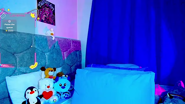 OwenBluee online show from October 23, 2025, 5:39 am