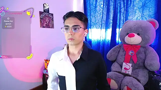 OwenBluee online show from July 13, 2026, 4:28 pm