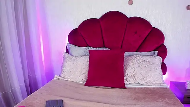 AndreaPink2024 online show from April 8, 2026, 1:01 pm