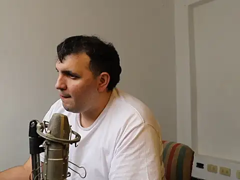 Snapshot of zekefotoslive chatting on December 22, 2025, 7:25 pm zekefotoslive online show from December 22, 2025, 7:25 pm