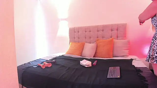 AnastasiaTaylor  online show from April 6, 2026, 7:48 pm