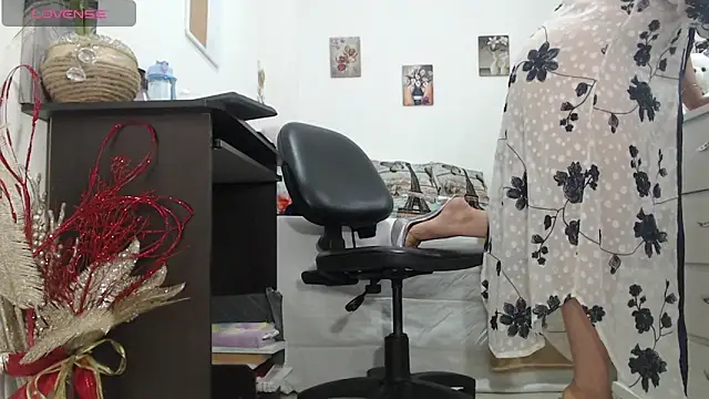 Snapshot of Jadeee_ chatting on January 13, 2026, 6:17 am Jadeee online show from January 13, 2026, 6:17 am