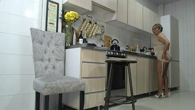 Snapshot of Jadeee_ chatting on February 13, 2025, 9:38 pm Jadeee  online show from February 13, 2025, 9:38 pm