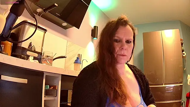 Snapshot of Endrocleia chatting on December 2, 2025, 12:33 am Endrocleia online show from December 2, 2025, 12:33 am