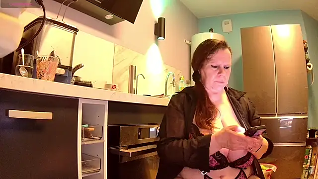 Snapshot of Endrocleia chatting on November 9, 2025, 11:09 pm Endrocleia online show from November 9, 2025, 11:09 pm