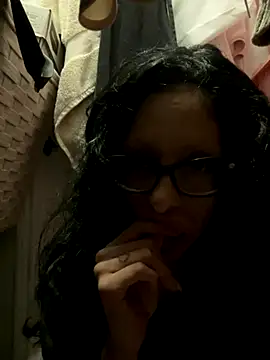 myloveforyouu online show from November 5, 2025, 1:31 am