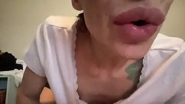 Snapshot of myloveforyouu chatting on April 4, 2026, 12:06 am myloveforyouu online show from April 4, 2026, 12:06 am