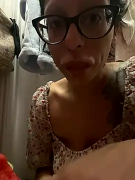 myloveforyouu online show from November 22, 2025, 11:42 am