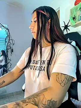 Ivann4 online show from October 9, 2025, 3:23 pm