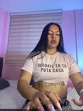 Ivann4 online show from December 5, 2025, 9:01 pm