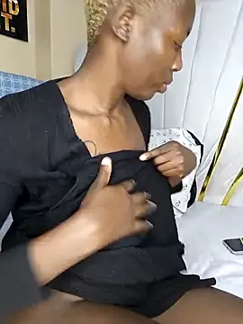 SquirtQueen16 online show from April 14, 2026, 5:29 pm