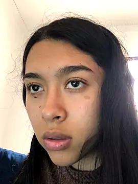 SweetLatiin  online show from November 5, 2025, 7:06 pm