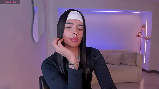 MariaHerrera  online show from October 9, 2025, 7:25 pm