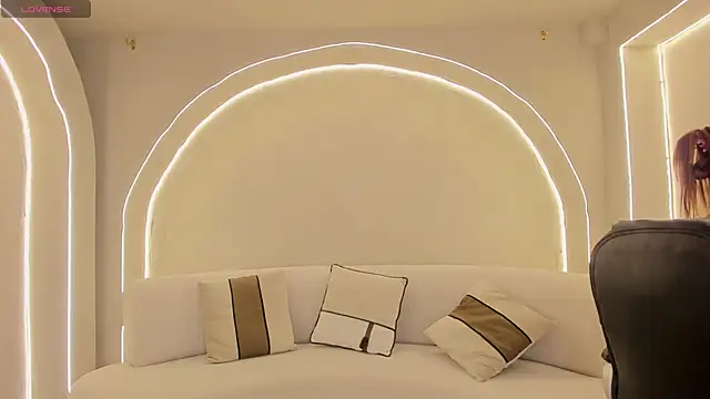 ArianaDumont online show from January 16, 2026, 11:25 am