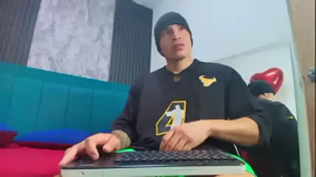 Snapshot of jack_pergurtson01 chatting on March 3, 2026, 10:33 am jack pergurtson01 online show from March 3, 2026, 10:33 am