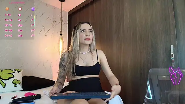 mariablonde  online show from November 22, 2025, 9:57 pm