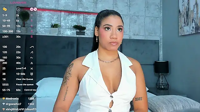 Snapshot of Salome_Diaz_ chatting on February 11, 2025, 11:01 pm Salome Diaz  online show from February 11, 2025, 11:01 pm