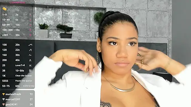 Snapshot of Salome_Diaz_ chatting on February 27, 2025, 1:28 pm Salome Diaz  online show from February 27, 2025, 1:28 pm