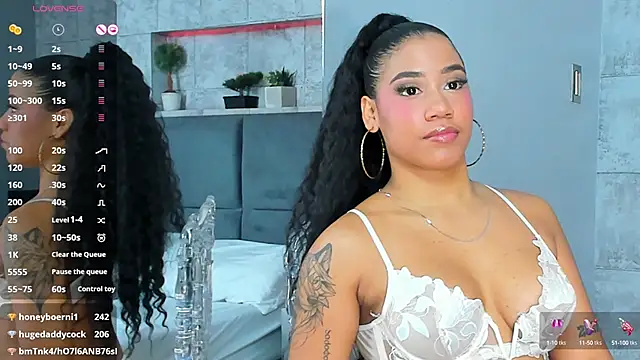 Snapshot of Salome_Diaz_ chatting on February 24, 2025, 7:30 pm Salome Diaz  online show from February 24, 2025, 7:30 pm