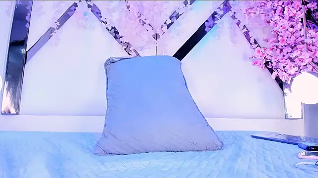 Michellespencer online show from April 17, 2026, 11:18 pm