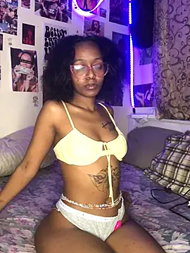 Snapshot of naughtybitches5 chatting on February 28, 2025, 11:56 pm naughtybitches5 online show from February 28, 2025, 11:56 pm