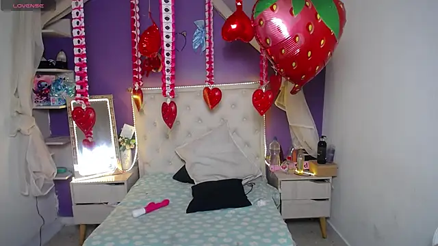 Snapshot of Ingrid_Casas chatting on February 27, 2025, 12:14 am Ingrid Casas online show from February 27, 2025, 12:14 am