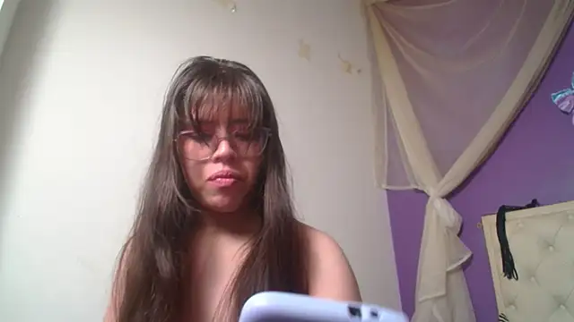 Snapshot of Ingrid_Casas chatting on March 18, 2025, 12:19 am Ingrid Casas online show from March 18, 2025, 12:19 am