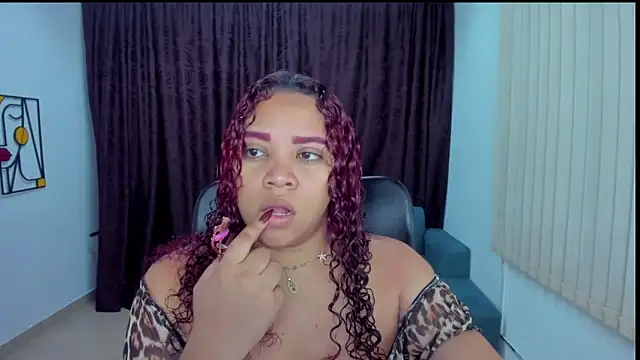 Snapshot of AngelaCoffee chatting on October 10, 2025, 10:10 pm AngelaCoffee online show from October 10, 2025, 10:10 pm