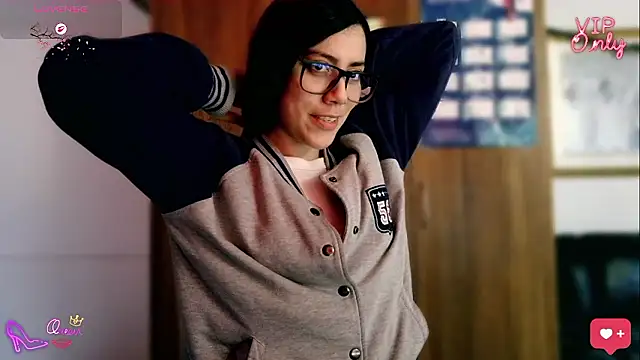 Snapshot of LauGrayJ chatting on January 9, 2026, 12:01 pm LauGrayJ online show from January 9, 2026, 12:01 pm