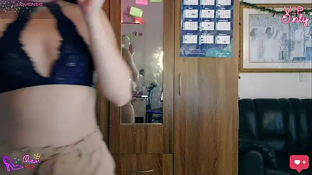 Snapshot of LauGrayJ chatting on February 26, 2026, 6:41 pm LauGrayJ online show from February 26, 2026, 6:41 pm