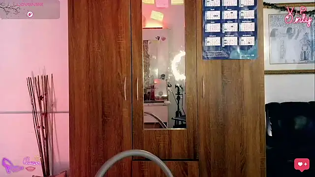 Snapshot of LauGrayJ chatting on February 6, 2026, 1:51 pm LauGrayJ online show from February 6, 2026, 1:51 pm