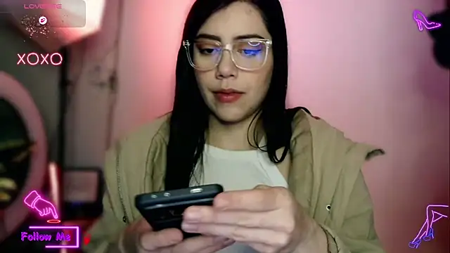 Snapshot of LauGrayJ chatting on November 9, 2025, 6:28 am LauGrayJ online show from November 9, 2025, 6:28 am