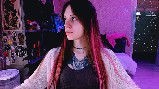 Snapshot of NaniMoore chatting on March 10, 2025, 8:12 pm NaniMoore online show from March 10, 2025, 8:12 pm